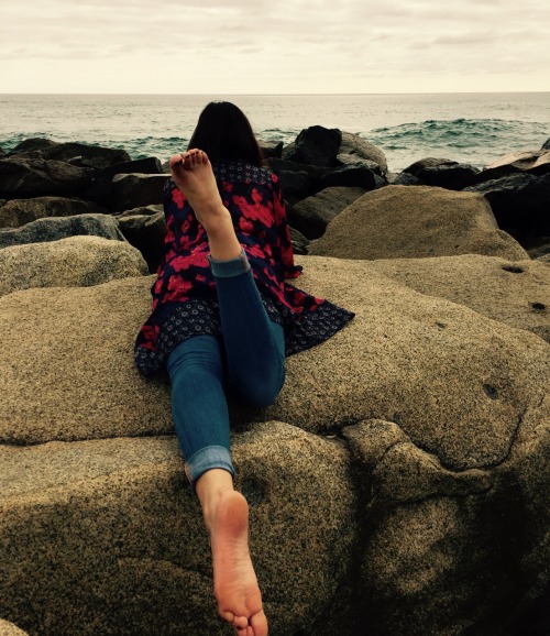 tiny-twinkle-toes:  Did a lovely beach photo shoot today in gorgeous Cali 🌊☀️👣