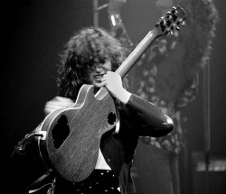 soundsof71: Jimmy Page, Detroit 1975, by