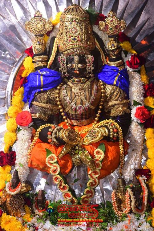 Uḍupī Kṛṣṇa has appeared today to His ddevotees as Padmanasa Stitha Śrī Surya Nārāyaṇa