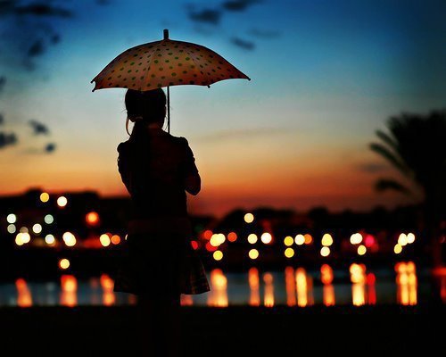 everydaydiscovery:  Umbrella,Evening,Girl,Night,Dress,City - inspiring picture on