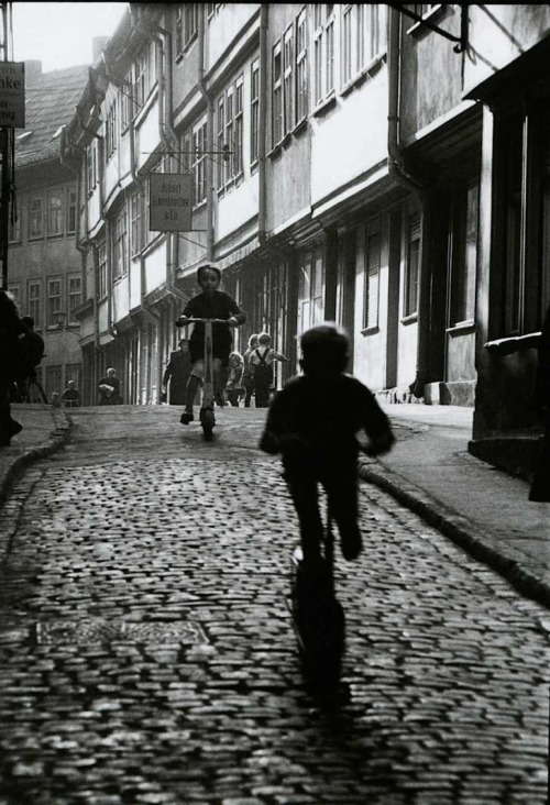 tingolife:  Willy Ronis | Erfurt 1960 Via piccsy.com