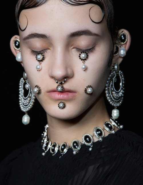 varvahra:  Backstage at Givenchy Fall/Winter 2015 