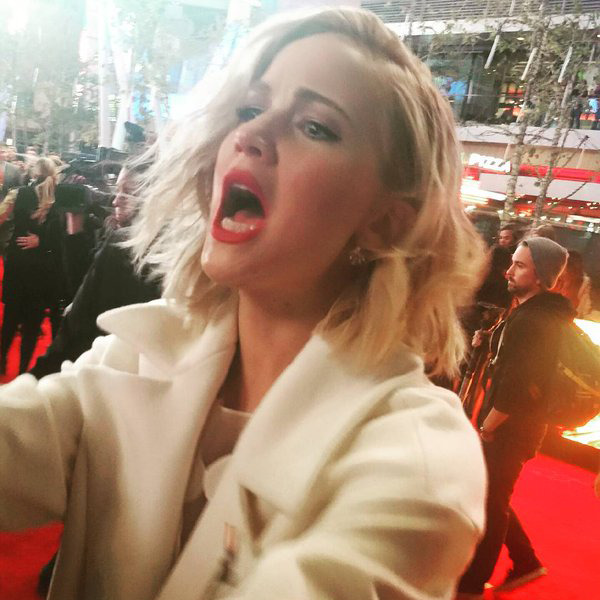 jenniferlawurence:  best fan-taken pictures of jennifer lawrence during premieres