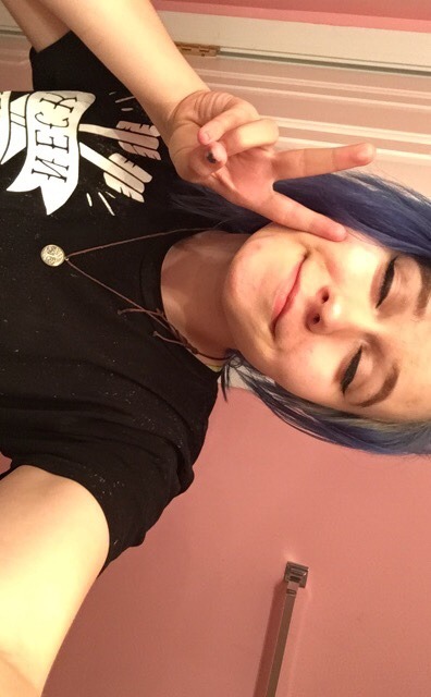 unreal-recovery: lonely girl  reblog for kik Adorable.