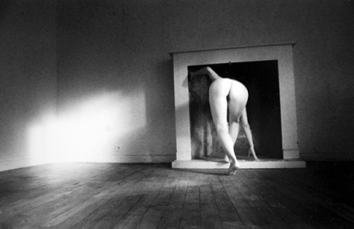 miss-catastrofes-naturales:  Valeria Floris Untitled 