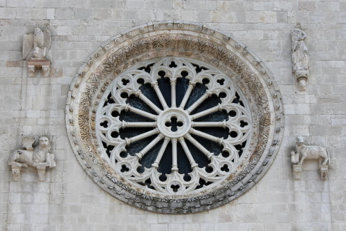 echiromani:The rose window of the Basilica of St. Benedict, Norcia