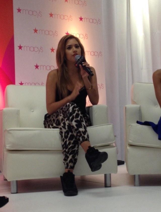 jasminev-news:  September 20th: (more) Jasmine performing at Macy’s in DC 