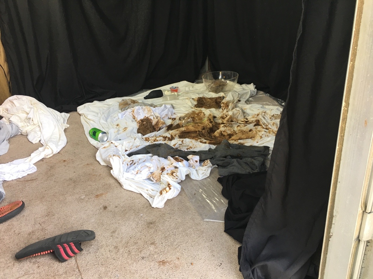 scatgoddess:Aftermath after pooping and playing getting filthy in Samantha Starfish