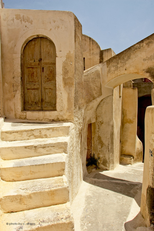 santoriniisland:(via The curves of the Aegean Architecture. | aegeanpan | new stories for you to dis