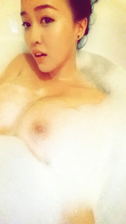 sexysexnsuch:  ccatastr0phe:For part2of3  Happy Topless Tuesday hunnybunny  -J