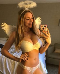 smallchickbigtit:  angelic