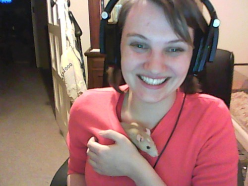 3milysrats:I forgot to update about Butter, she’s doing great and gave me kisses today which is real
