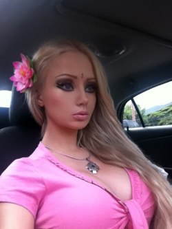 she looks like barbie but with tits,what