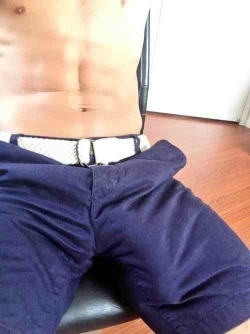 bigcockfeet:  youbulgeibulge:  longbulge: