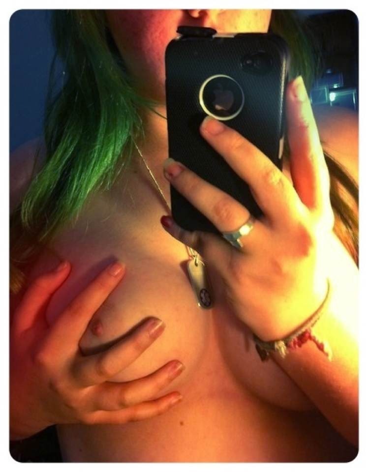 amateurhouseofpoon:                 KIK SUBMISSION SUPERSTORE!  Amateur House of Poon! The