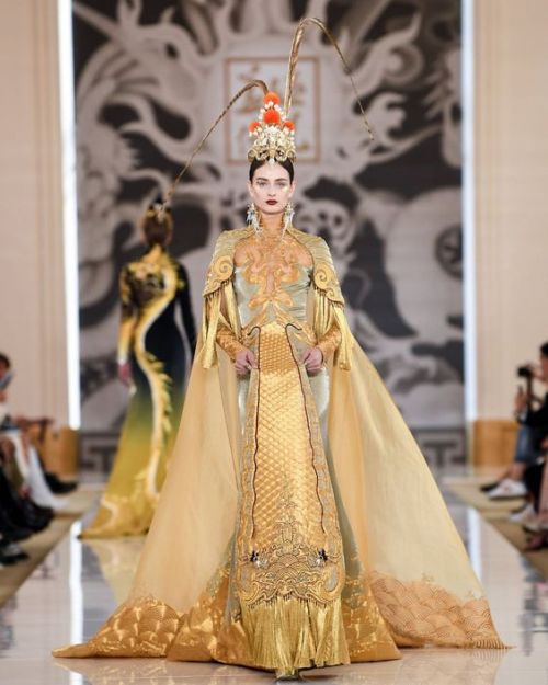 What an Empress of Yi Ti would wearHeaven Gaia