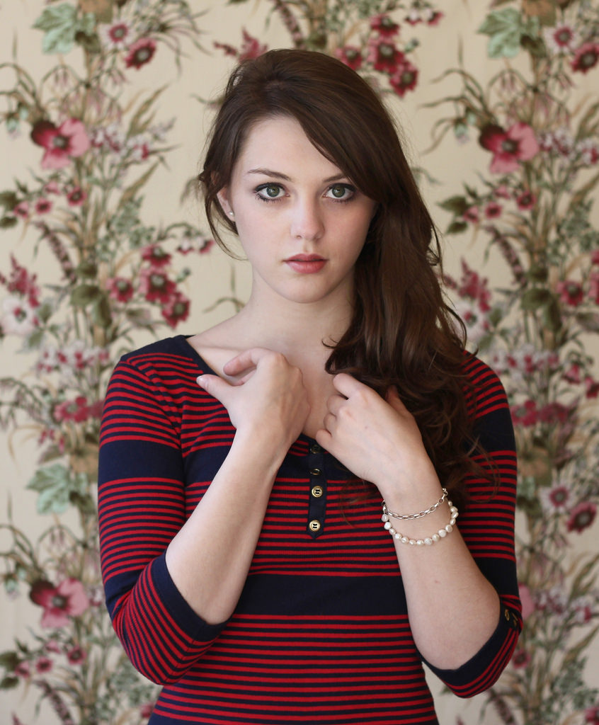 positivelynoteworthy:  &lsquo;Hands&rsquo; ..new Imogen YouTube video (via