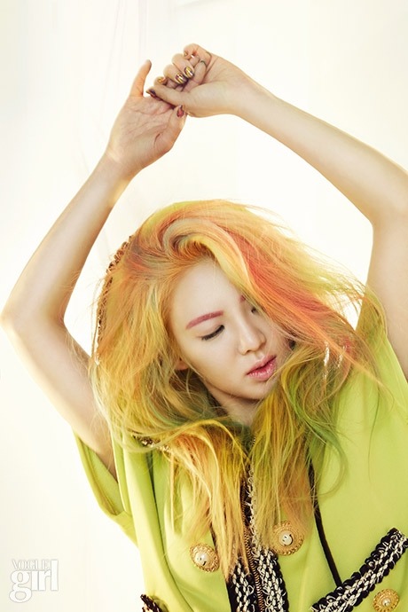 stylekorea:  “Girl, into Spring”.   SNSD‘s Hyo Yeon for   Vogue Girl  April