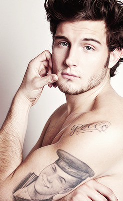 only-zombie:    Nico Tortorella   