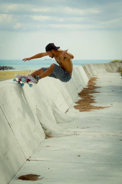 sidewalksurf:  Amane Kishida, shredding in Japan