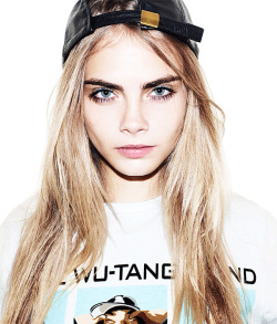 40picturesof:  2/40 pictures of Cara Delevingne