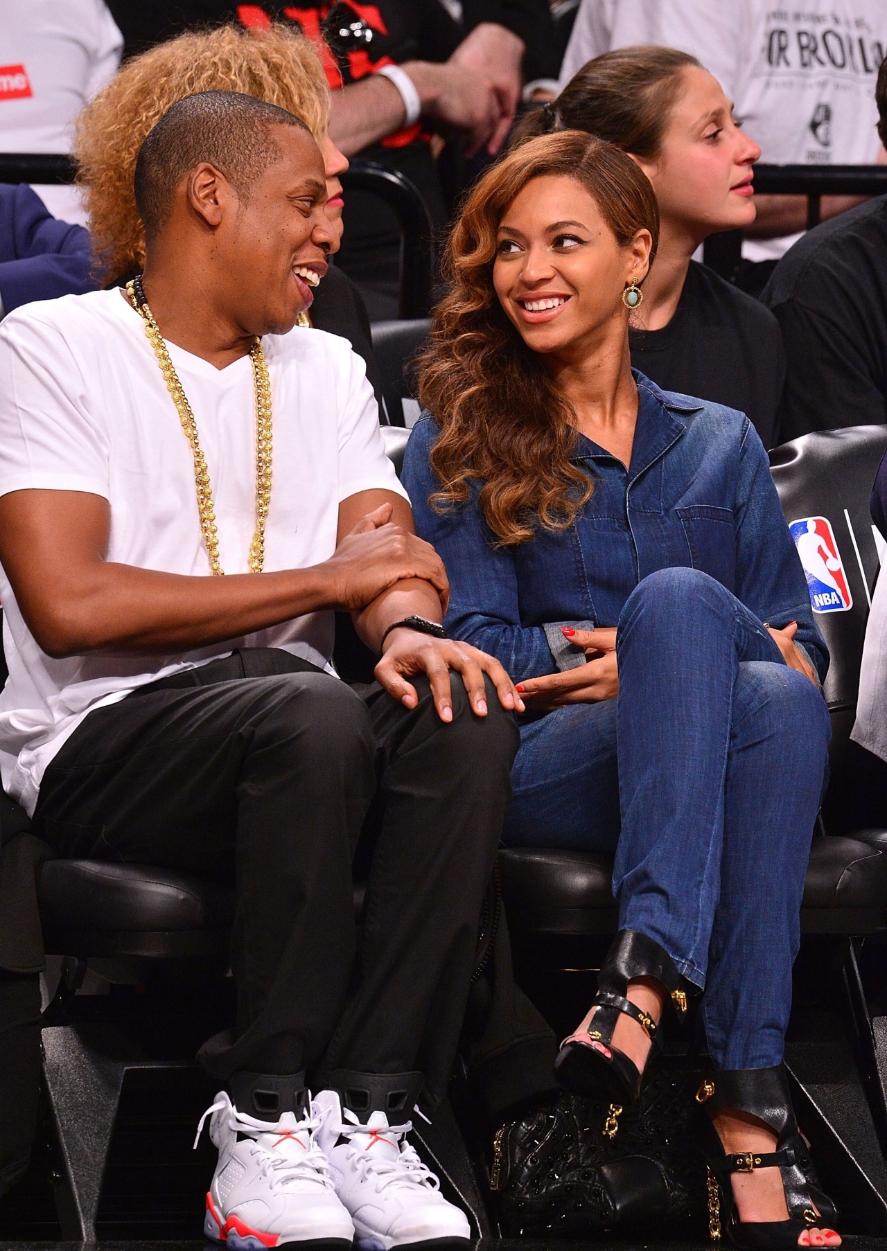 girlsluvbeyonce:  Beyoncé and Jay Z at the Nets - Heat game 