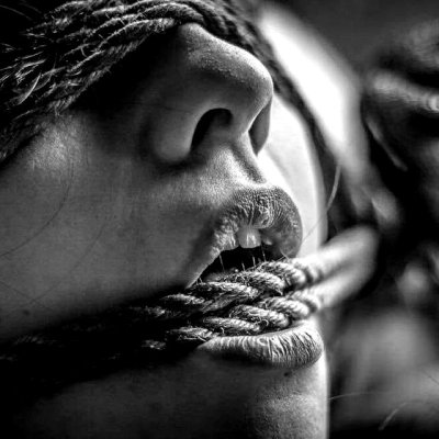 mydangerouscurves2:hypnotic-kink:Falling 