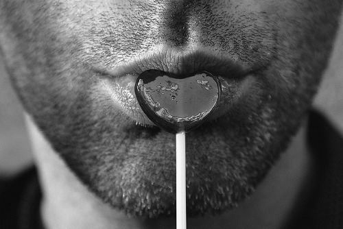 girlslovegoodinnuendo:  turquoblue:  lollipop  Turnabout is fair play… Tease me…