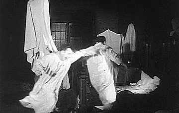 an-unconventional-lady:  Stan and Ollie are chased by a “spook” in The Laurel-Hardy