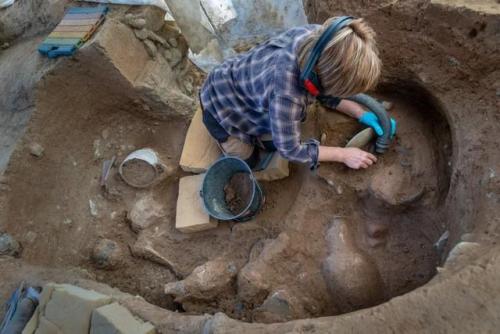 didoofcarthage:Etruscan tomb in Corsica may yield secrets on civilization’s decline“French archaeolo