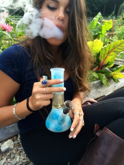 setth3w0rldonfire:  rippin baby blue :)