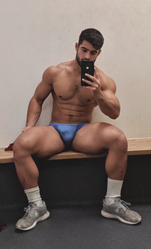 hugyerbuddy:  furrypty:    Thighs out for coach…