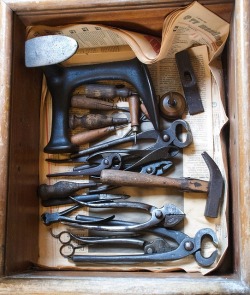 thetravauxencours:  Shoemakers tools