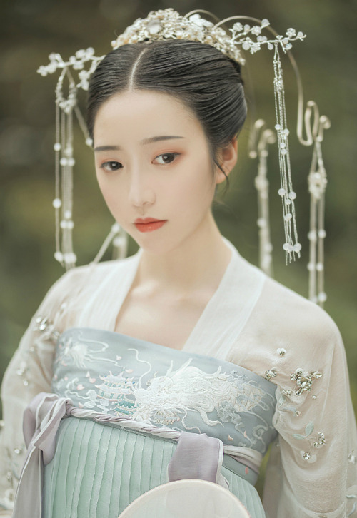 hanfugallery:Traditional Chinese hanfu by 自在飞花汉服