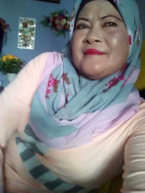 This ia my beloved mom .. She has really big tits .. 