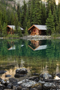 r2&ndash;d2:  Cabins, Lake O'Hara - Yoho by (Laurent L.) 