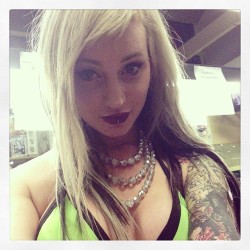 lunatrash:  Sucked into working… Wish I was at laundry instead &gt;_&lt; peeps at high focus then an early start tomorrow setting up for sexpo! #workinonmyshit