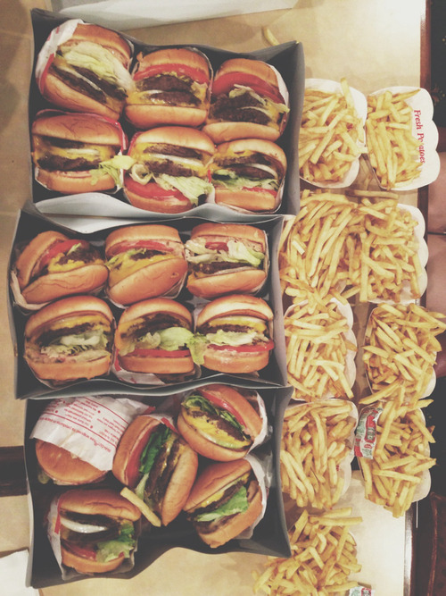 kalxskirata:feedmedee:  hur hur  it would be so delightful to watch someone eat