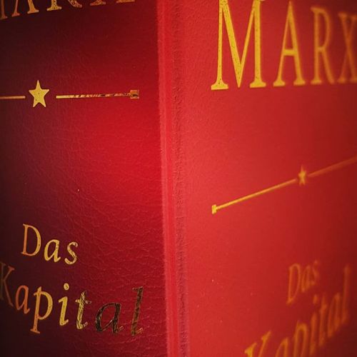 #happybirthday #KarlMarx - born #200years ago and brought us not only #DasKapital / a #book that at least every #Anticapitalist should #read and every #communist should know / unfortunately #realcommunism only exists in the #startrek #universe 🖖👽...