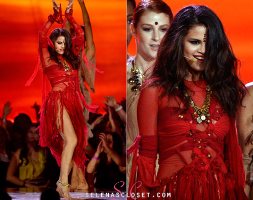 selenascloset:  Selena Gomez opened up her ‘Come & Get It’ era with a performance at the 2013 MTV Movie Awards. She wore a crimson knotted dress designed by Marco Marco. Thanks @iamaselenastan! The LA based designer has created dresses for Selena