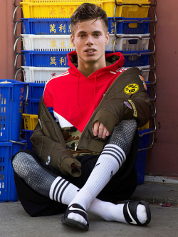 iluvsox: vlord76:   Request: More Julian Weigl showing socks. No soccer outfit in this one (there will be in the gag request on him!) - but some nice long white soccer socks - from the Vault.   👅🔥😍 