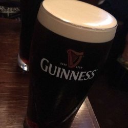 Guinness in honor of the fantastic @capitalism_jimmy  (at HUB 横浜西口店)