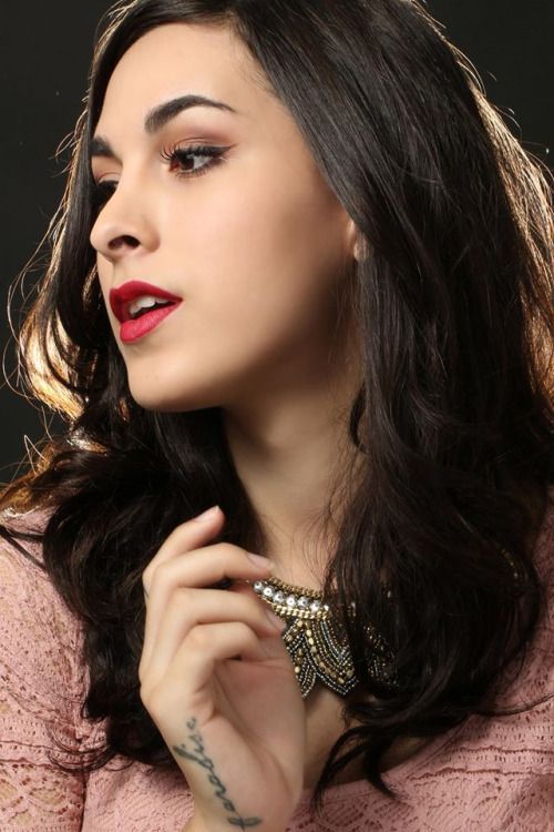 yesmarisol:  Victoria Volkova, subraya que la identidad sexual no te define como persona “yo soy muchas cosas más, antes de ser transexual”, tal vez por eso su programa de TV está gustando.