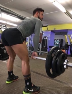 mista1992:  th21420:  dthair:  culograndisimo:  Big booty guys bouncing their huge