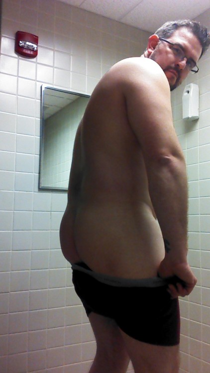 massivemusclebears: Pictorial of the events last Saturday night at the Rest Area, that led up to me 