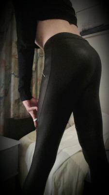 shesuspects: girlywolfie: Some more leggings