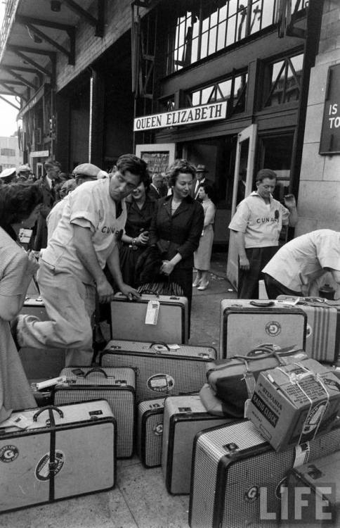 Have Luggage. Will Travel(Peter Stackpole. 1955?)