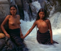 Mexican Mixtec girls, from Ñundeui, Al