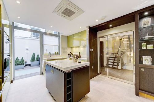 Classic Meets Contemporary at this Lavish Rental in Mayfair, LondonFavorably located on a discreet r