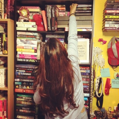 My friend checked out my shelves before we parted ways for the day. I had a fabulous day with @yasminereads!